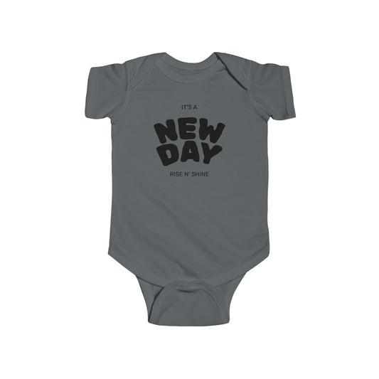 Organic cotton baby bodysuit for infants, bold lines print, gender-neutral 