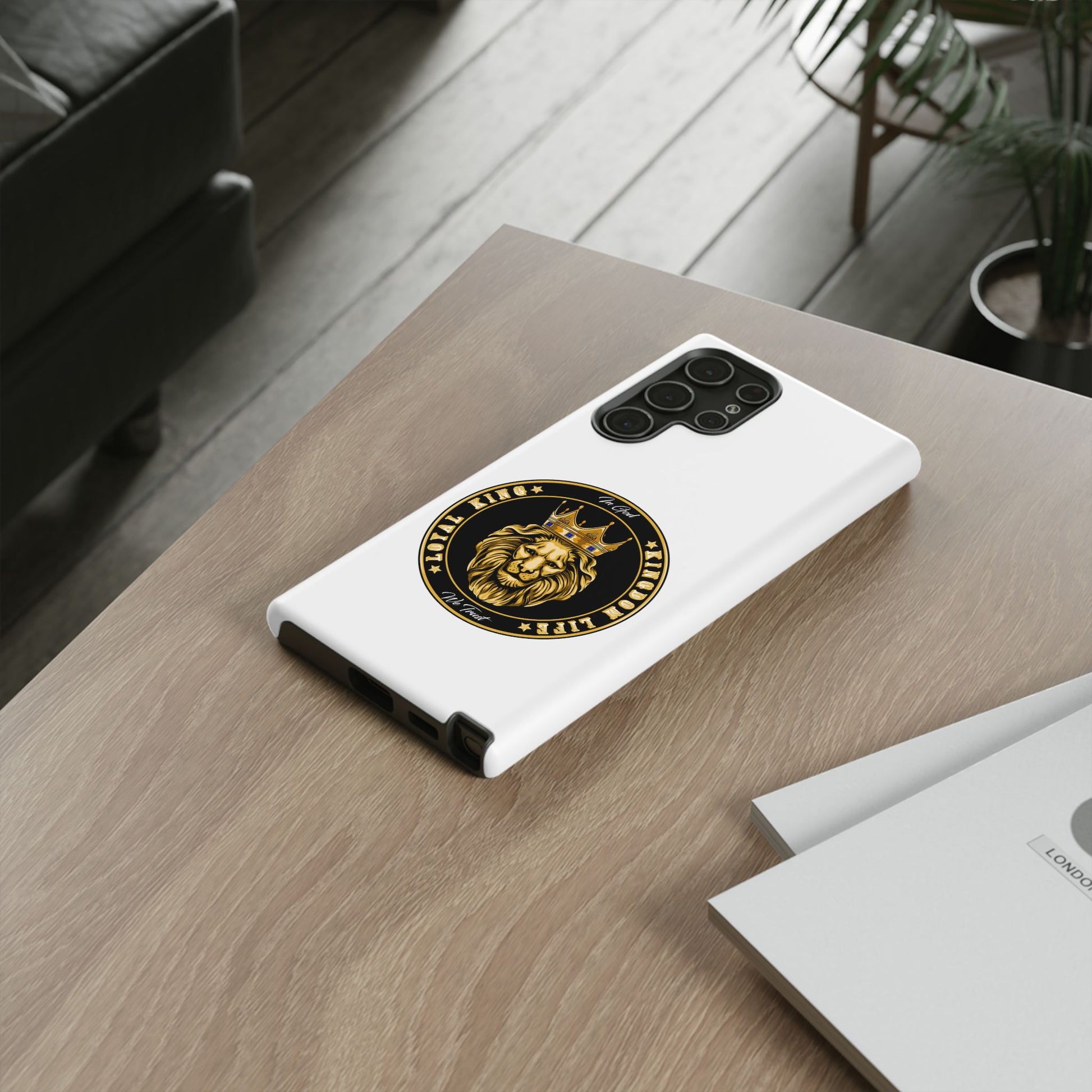 LOYAL KING case in white with crown and lion symbol – The Original Faithwear