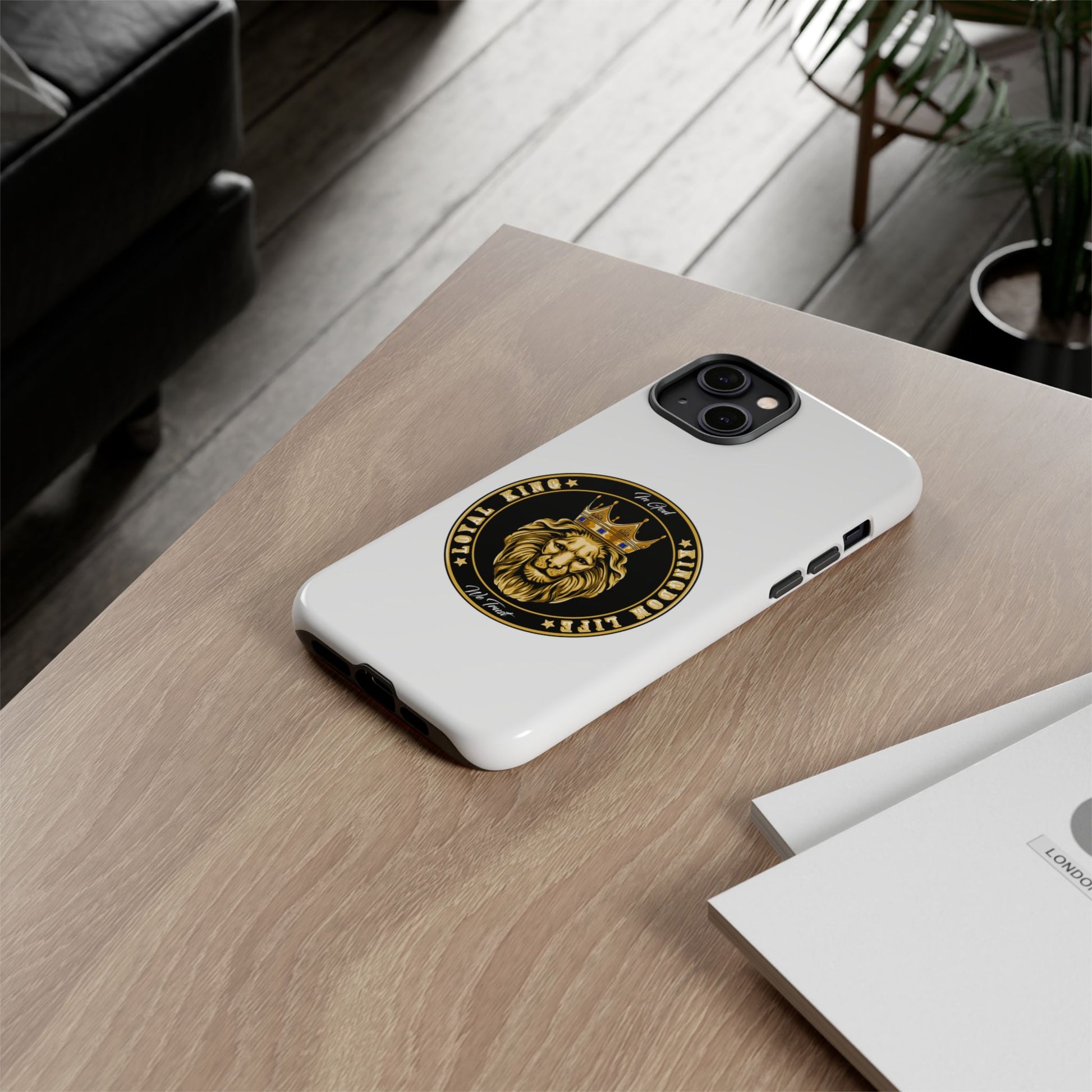 LOYAL KING case in white with crown and lion symbol – The Original Faithwear
